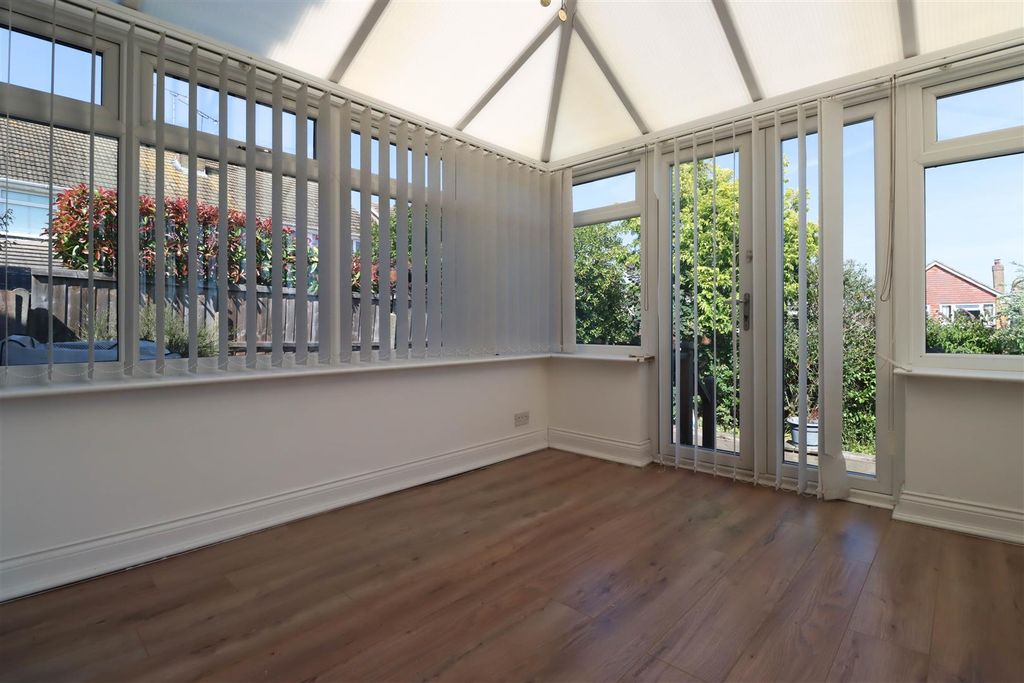 Property photo 3 of 18 5 Alma Close New Interior-7.Jpg
