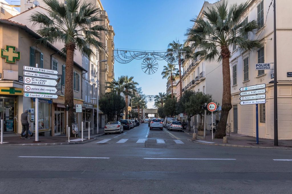 Property photo 1 of 18 Juan Les Pins, House With 2 Shops And 2 Flats