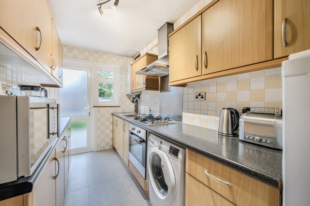 Property photo 2 of 20 1366003-8-68E92B4...