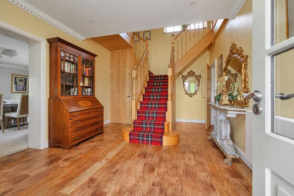 Property photo 3 of 19 Entrance Hall