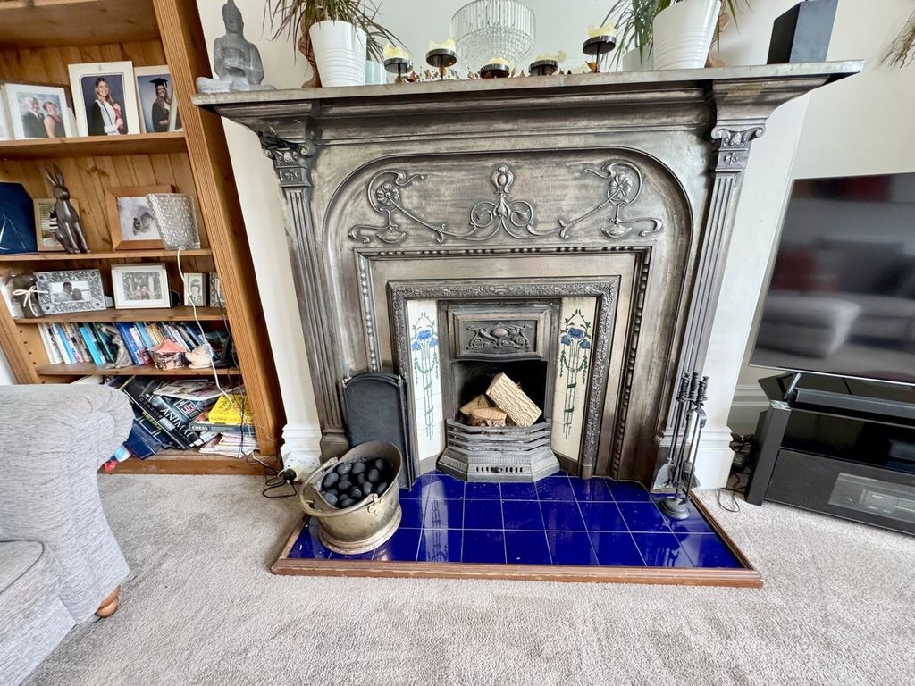 Property photo 3 of 52