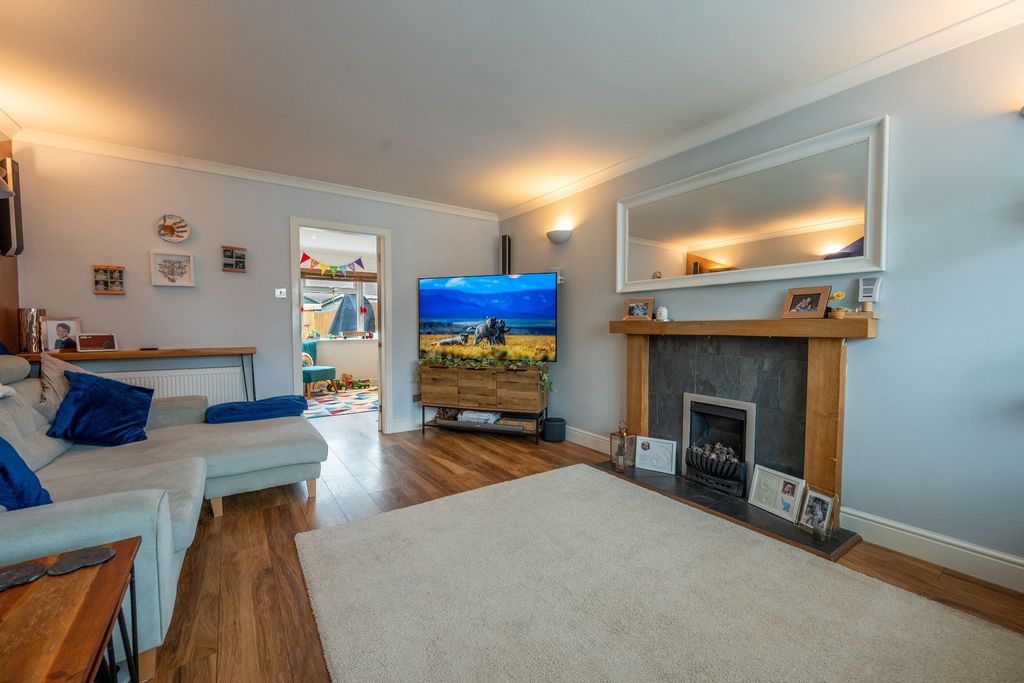 Property photo 3 of 28 Photograph 3