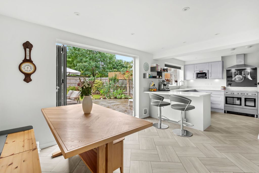 Property photo 2 of 13 Kitchen/Breakfast Room