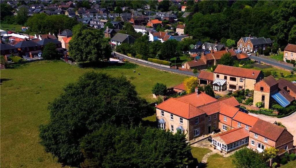 Property photo 2 of 63 Picture No. 13