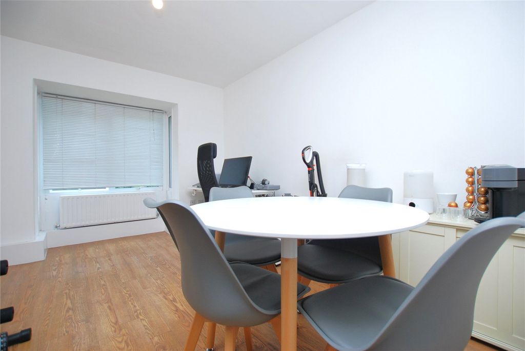 Property photo 3 of 6 Picture No. 04