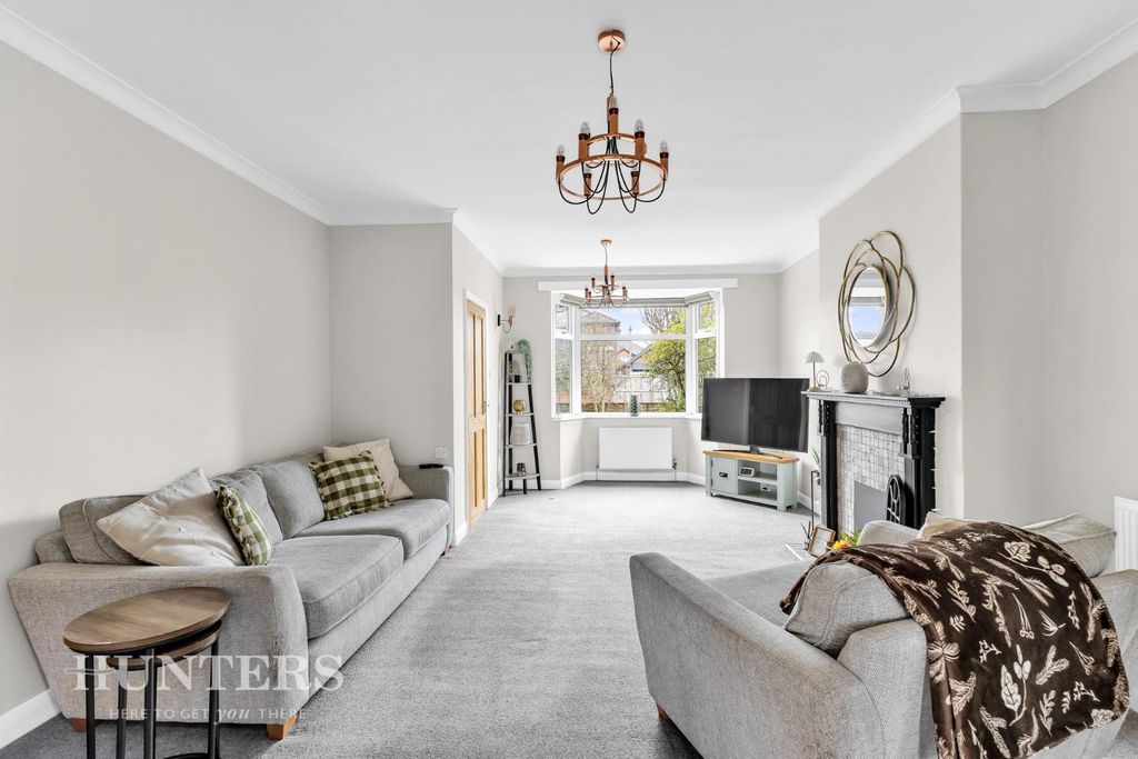 Property photo 2 of 31 Lounge