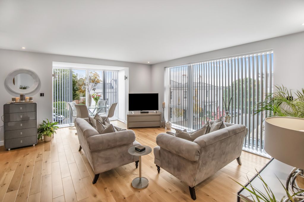 Property photo 2 of 13 Living / Dining Room