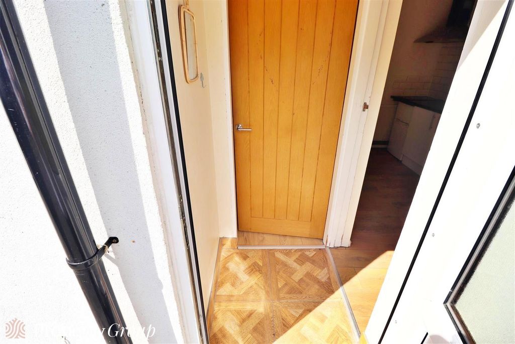 Property photo 2 of 8 Lexzhqm0J0Yxqvniridcaq.Jpg