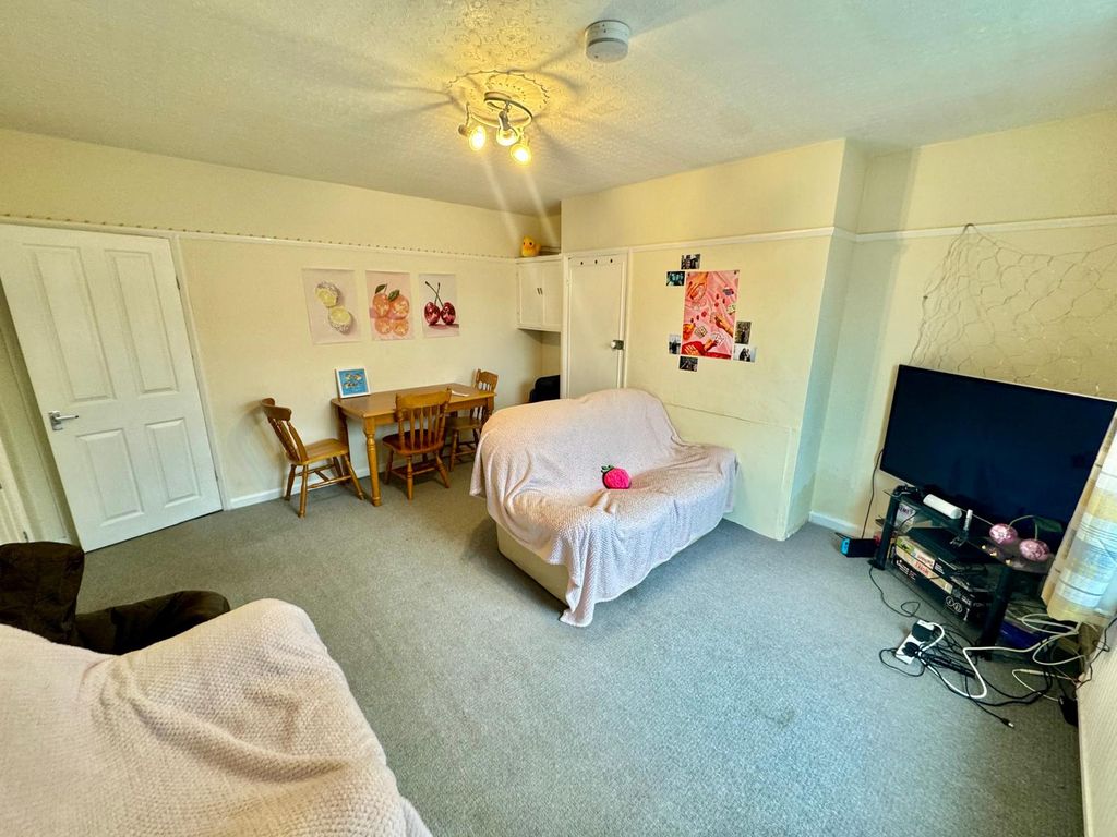 Property photo 2 of 14 Image