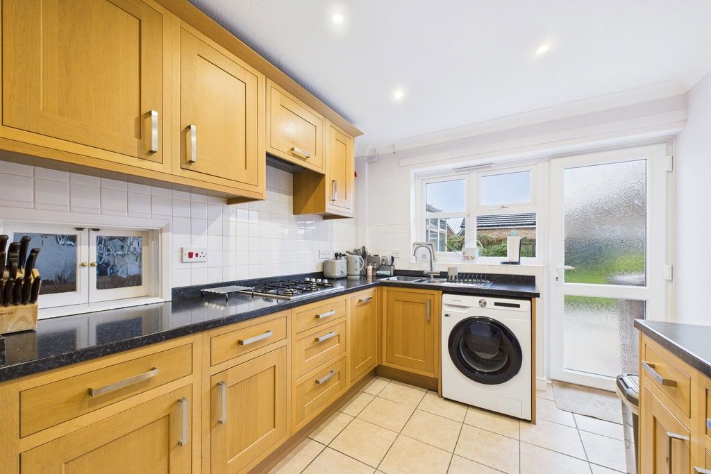 Property photo 2 of 27