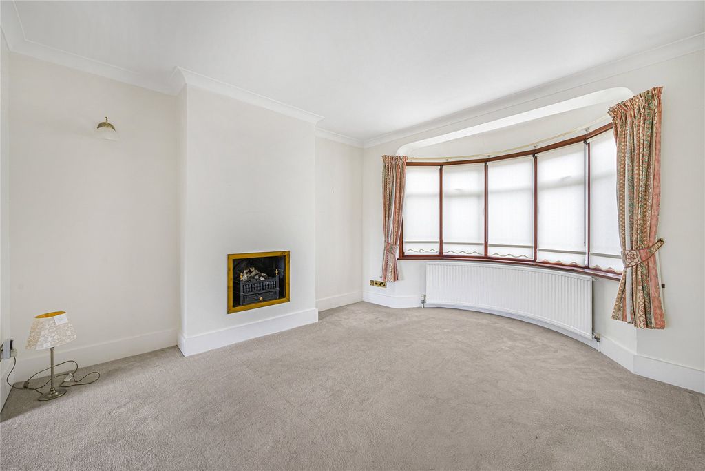 Property photo 2 of 18 Lounge