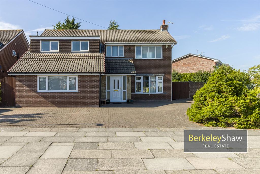 Property photo 1 of 52 26 Stapleton Road Formby L372Yn 058.Jpg