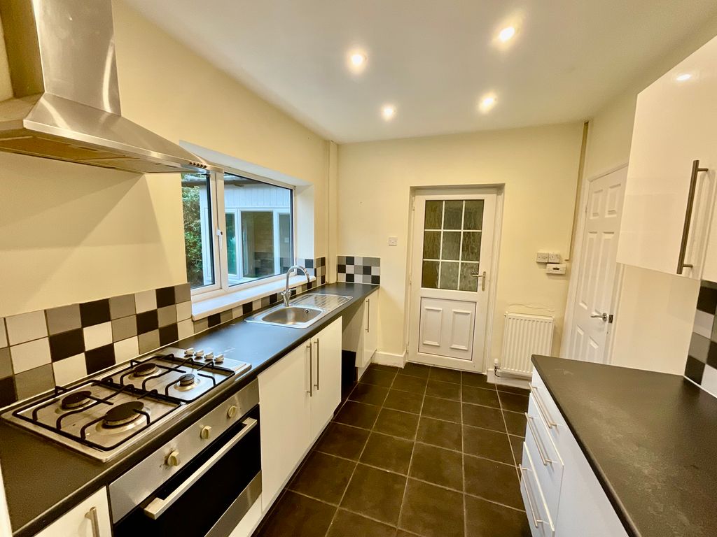 Property photo 2 of 11 Kitchen