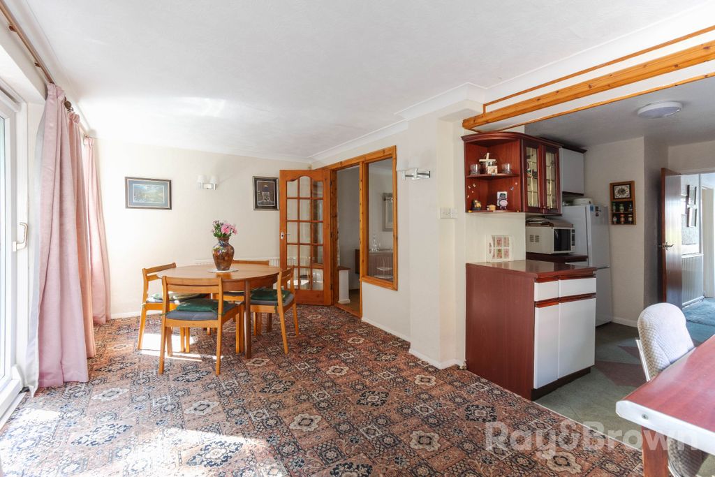 Property photo 3 of 46