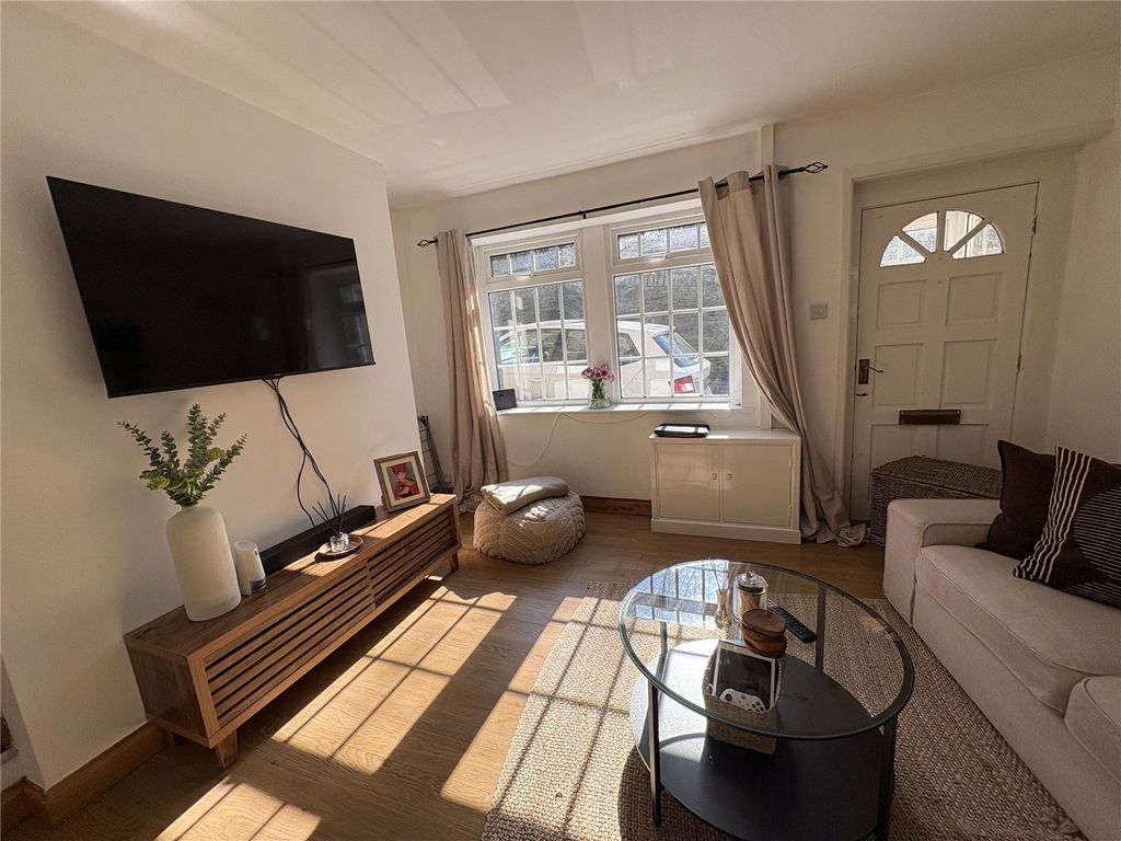 Property photo 3 of 9 Livingroom