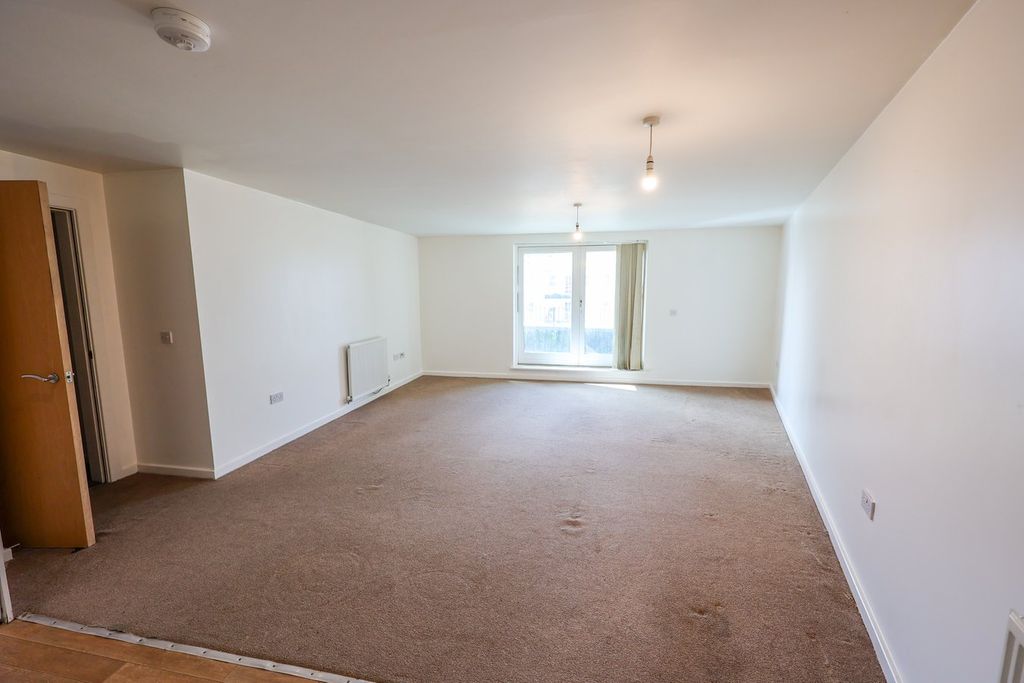 Property photo 3 of 8