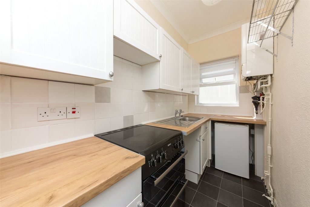 Property photo 2 of 7 Kitchen