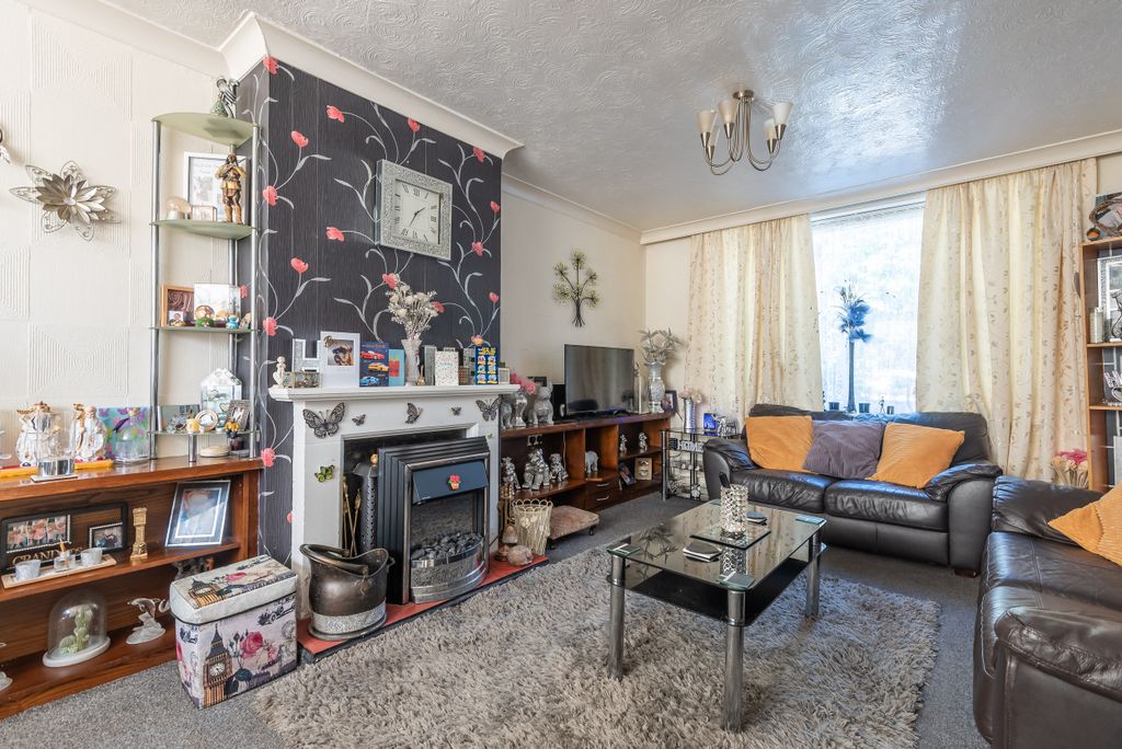 Property photo 3 of 24