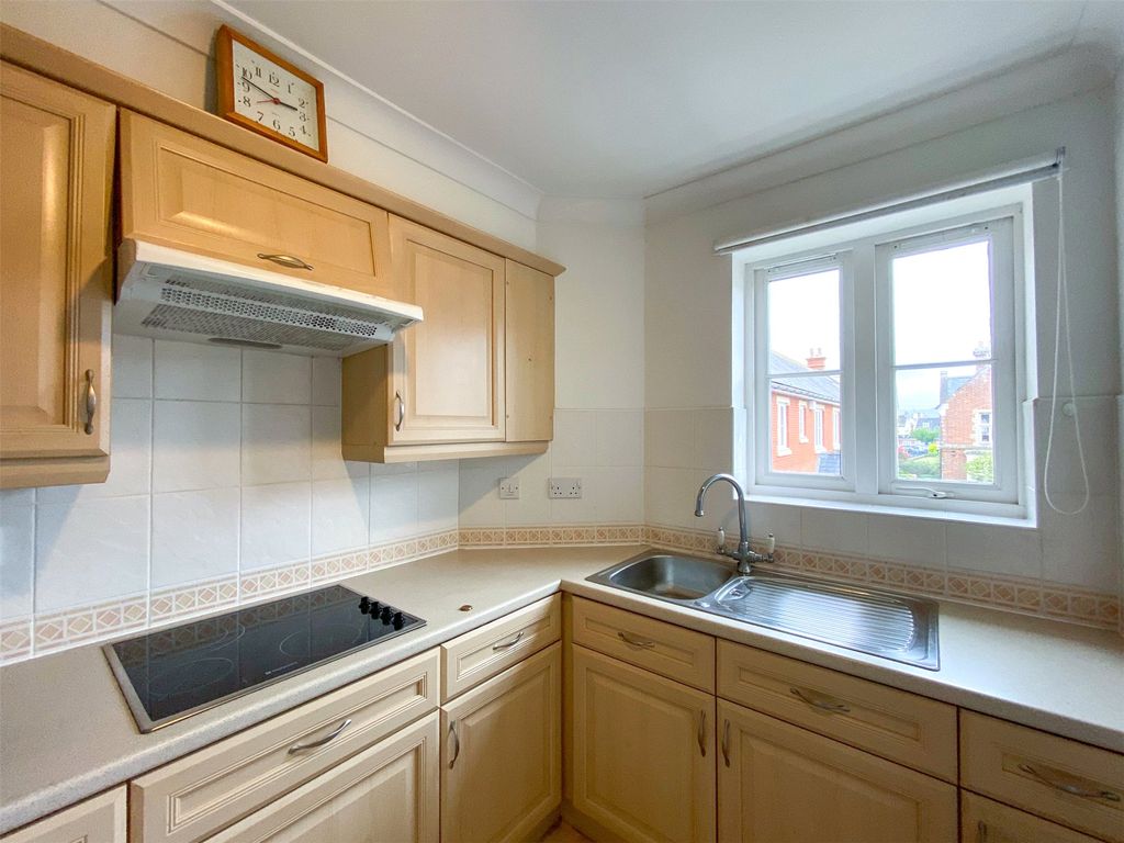 Property photo 3 of 8 Kitchen