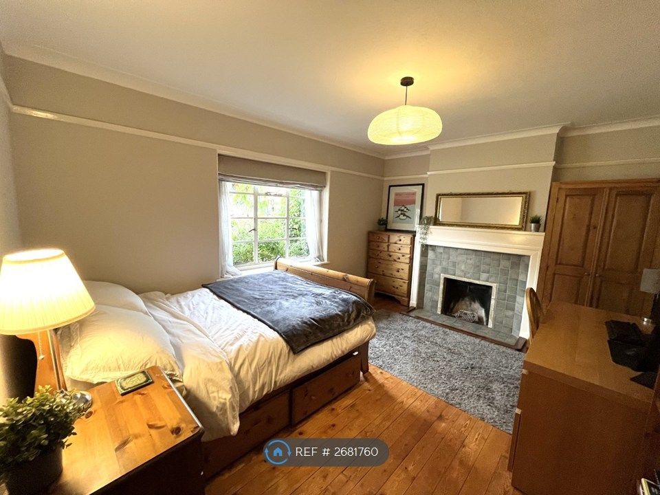 Property photo 2 of 18 Bedroom