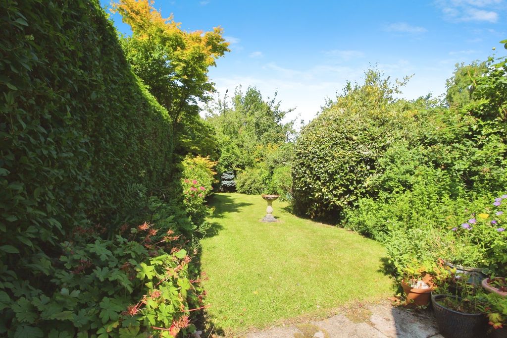 Property photo 2 of 14 Garden