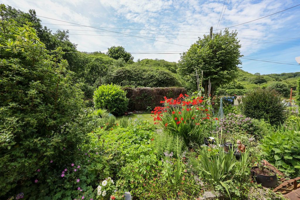 Property photo 2 of 21