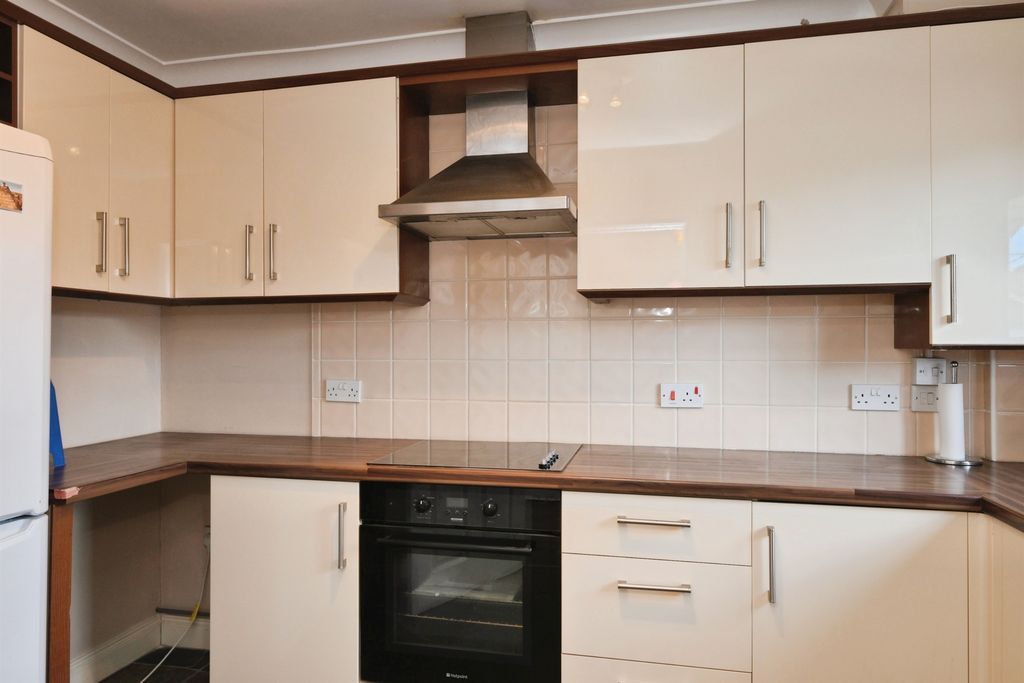 Property photo 3 of 16