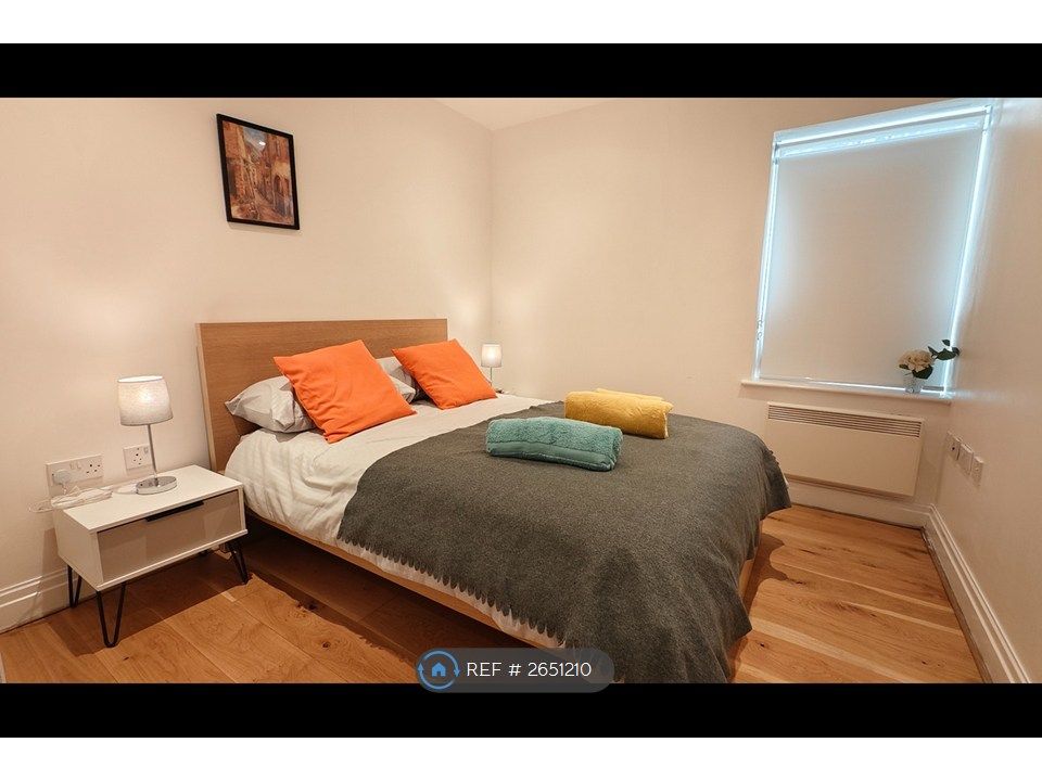 Property photo 1 of 14 Main Bedroom