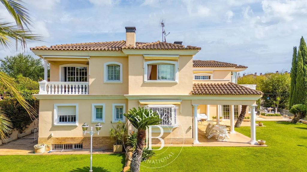 Property photo 2 of 77