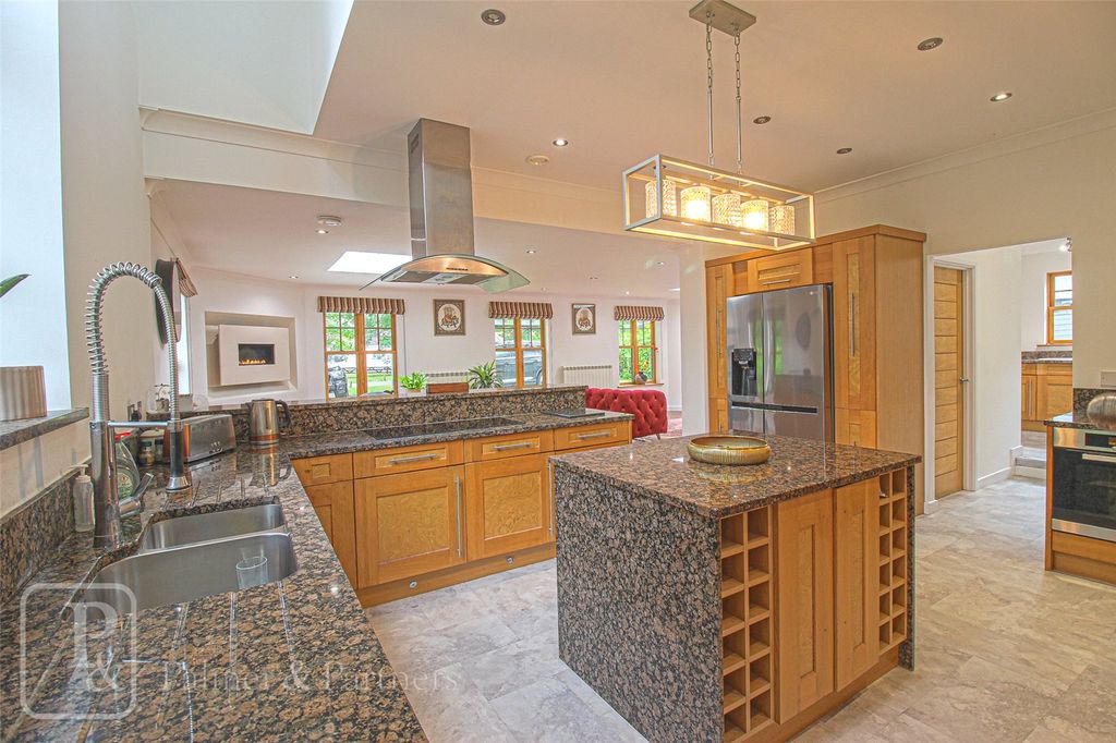 Property photo 1 of 58 Kitchen