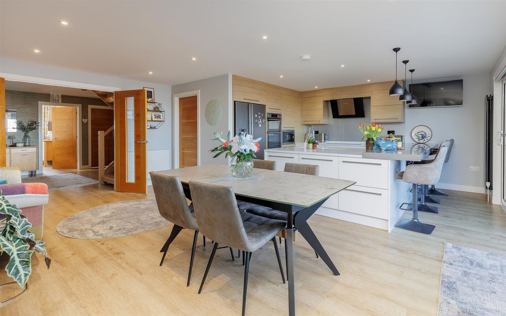 Property photo 3 of 67