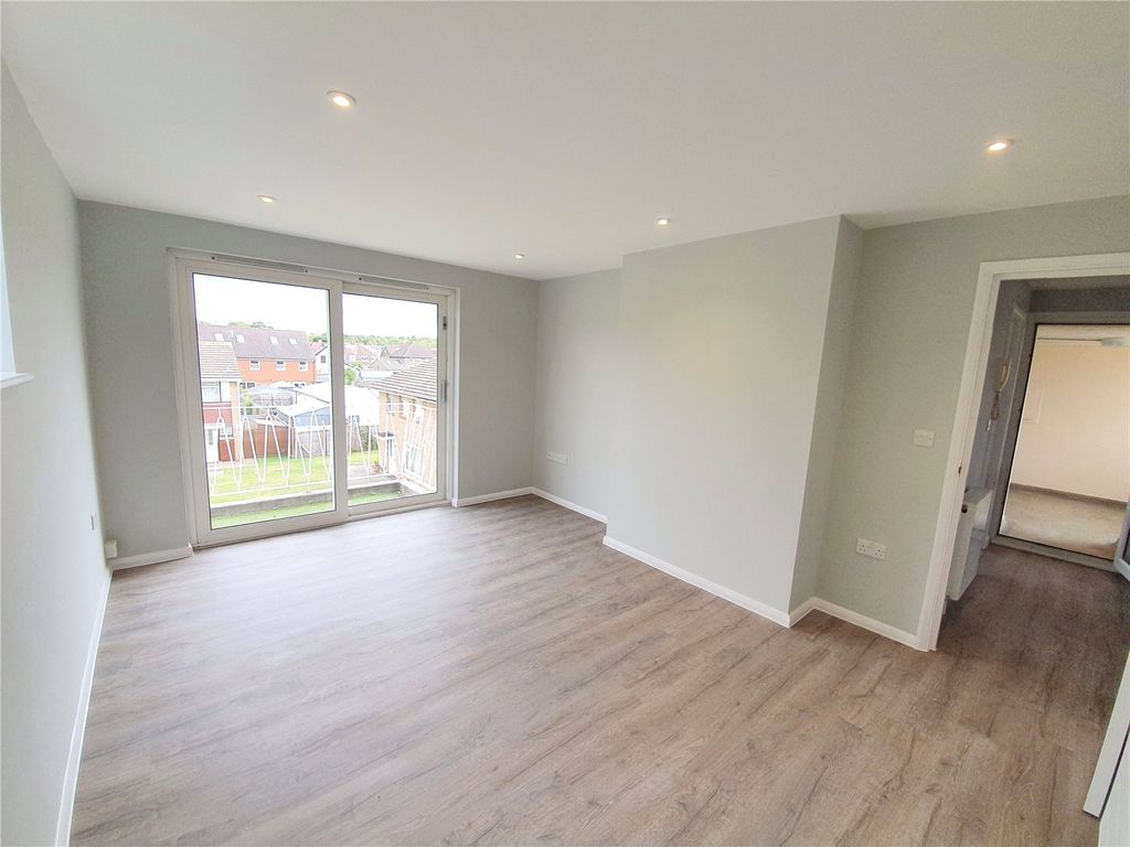 Property photo 3 of 7 Picture No. 04