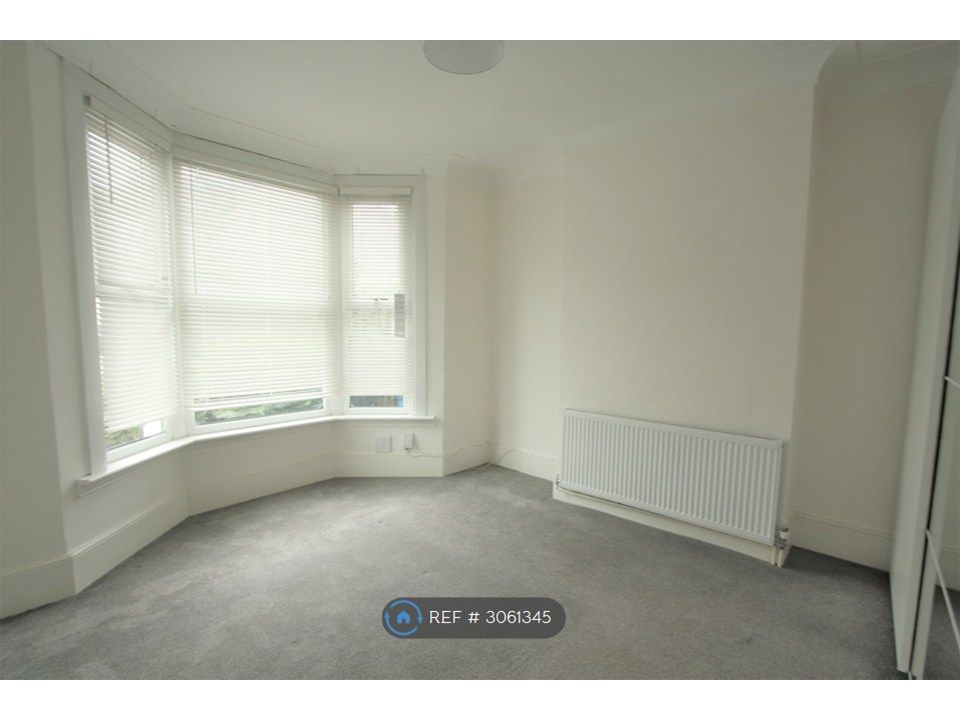 Property photo 2 of 9 Bedroom