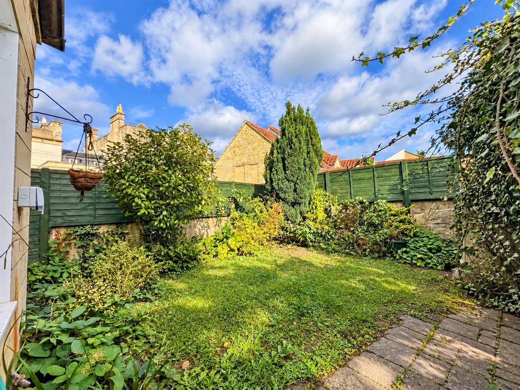 Property photo 3 of 17 Garden