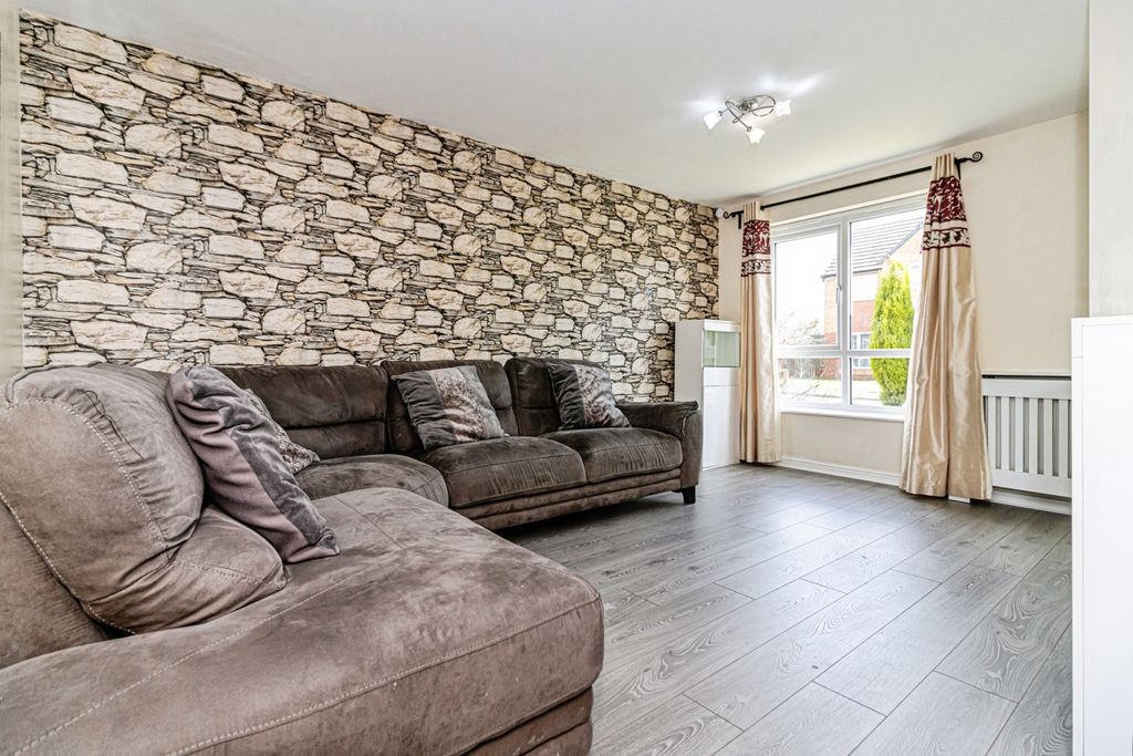 Property photo 2 of 8 Photo