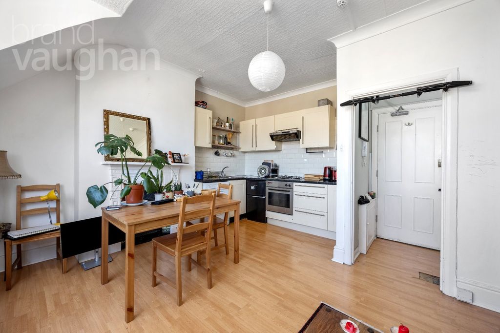 Property photo 2 of 12 Picture No. 05