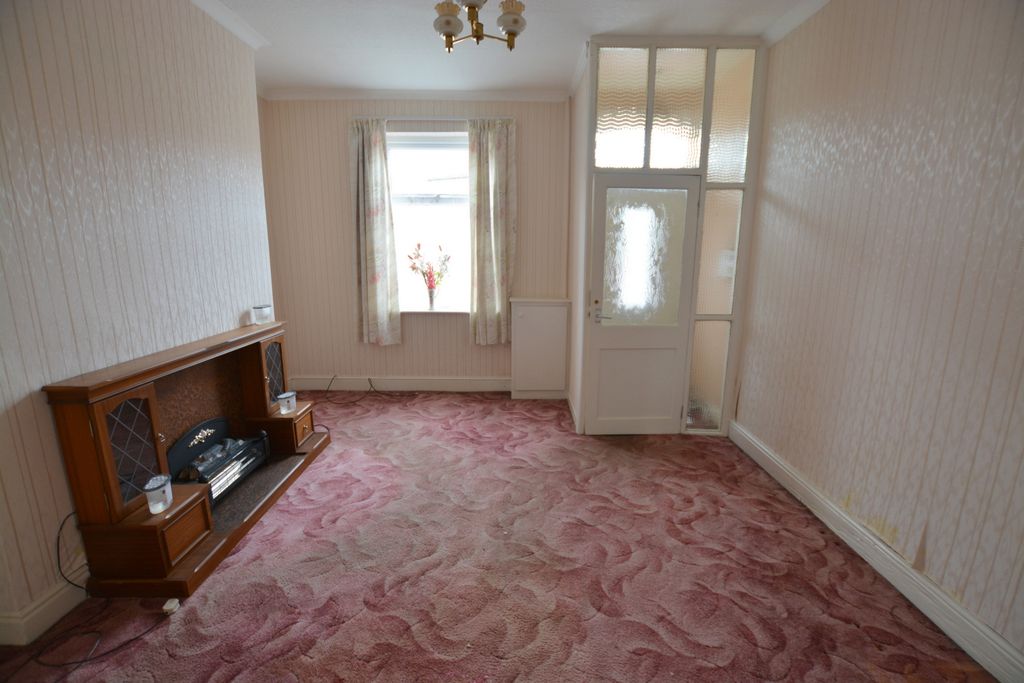 Property photo 2 of 8 Photo 3