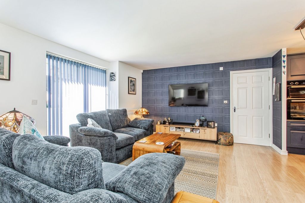 Property photo 2 of 20 Reception/Kitchen