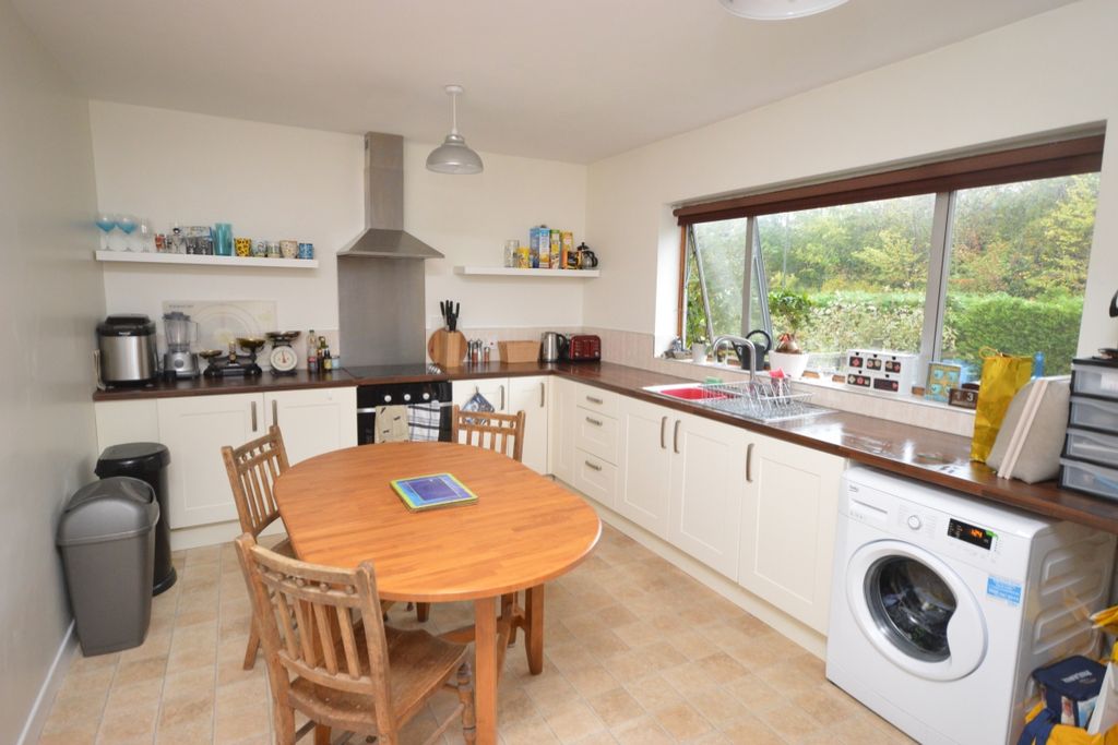 Property photo 2 of 12 Breakfast Kitchen