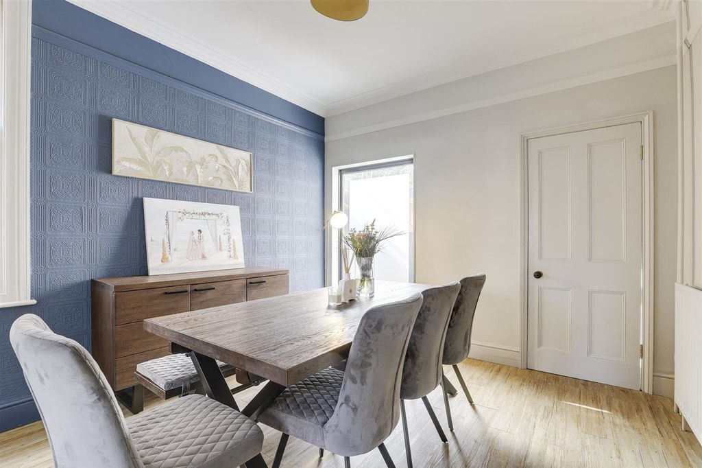 Property photo 3 of 25