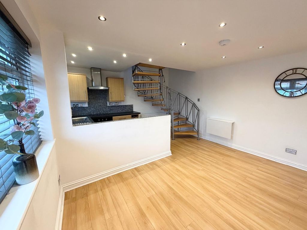 Property photo 2 of 6 Lounge