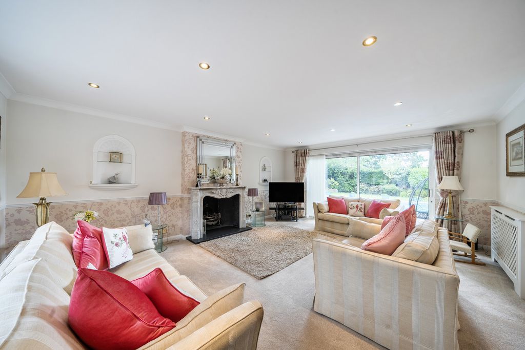 Property photo 2 of 41 1463471-17-6A0Ae3...