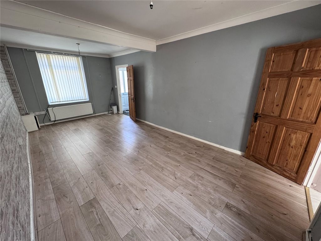 Property photo 2 of 11 Picture No. 09