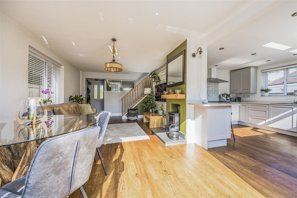 Property photo 3 of 32 5 Culver Drive, Hayling Island-Porticomarketing-So