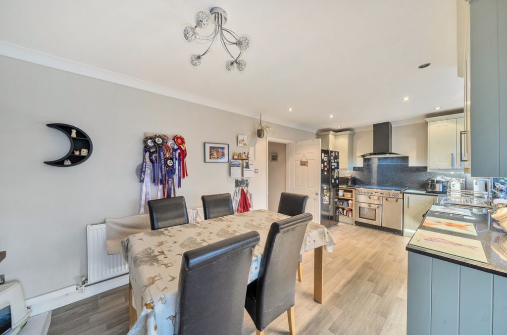 Property photo 3 of 14 1405336-8-69777E5328Aa5