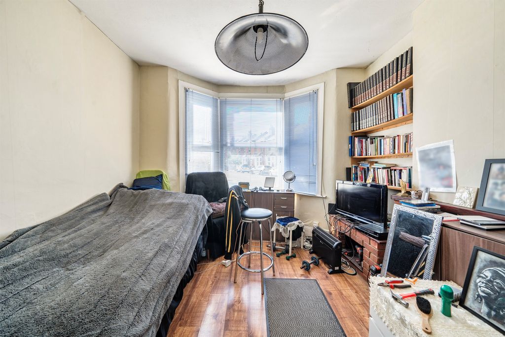 Property photo 2 of 12