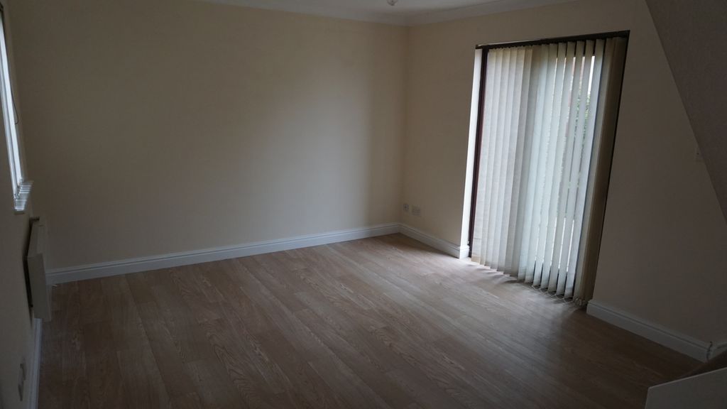 Property photo 3 of 6 Living Room