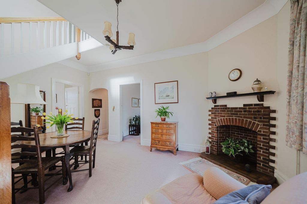 Property photo 3 of 23