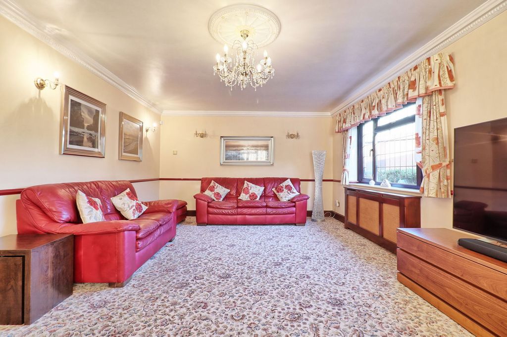 Property photo 2 of 40