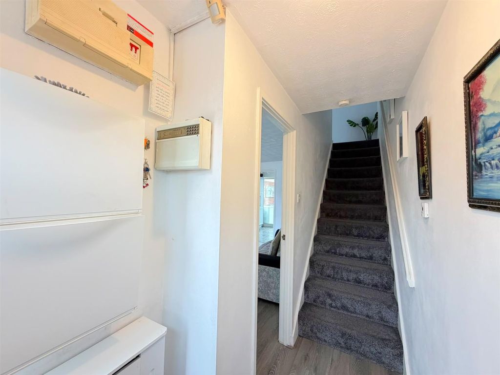 Property photo 2 of 16 Entrance Area